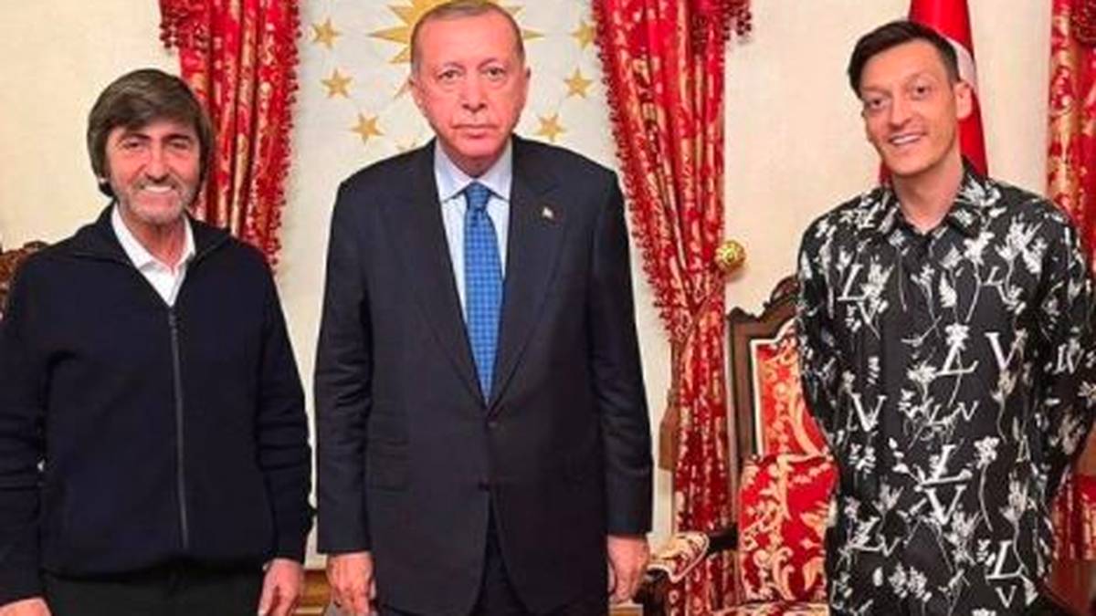 Schon wieder! Özil posiert mit Erdogan