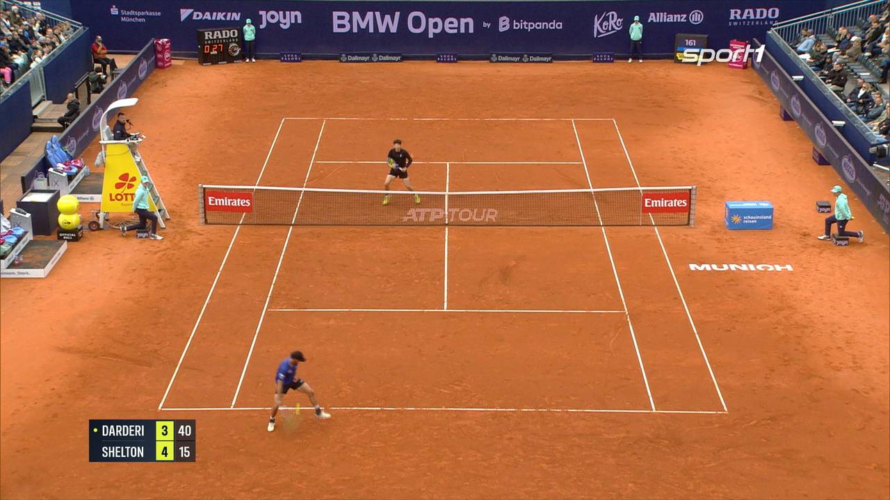 Zweimal durch die Beine - in einem Ballwechsel!
