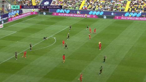 Meister FC Bayern setzt eine Woche vor dem Start der Frauen-Bundesliga ein Statement. Eine Nationalspielerin entscheidet den Supercup gegen Dauerrivale VfL Wolfsburg.