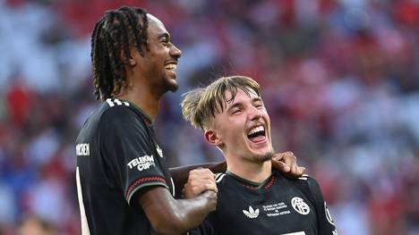 Der 17-jährige Lennart Karl machte in der Vorbereitung des FC Bayern München auf sich aufmerksam und könnte bald in große Fußstapfen treten.
