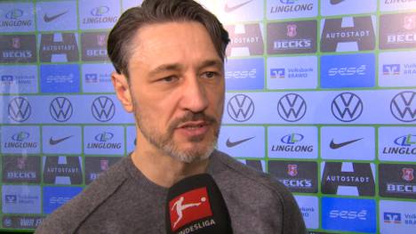 Wolfsburgs Trainer Niko Kovac ist wenig begeistert von den ständigen Spielunterbrechungen im Spiel gegen Borussia Dortmund.