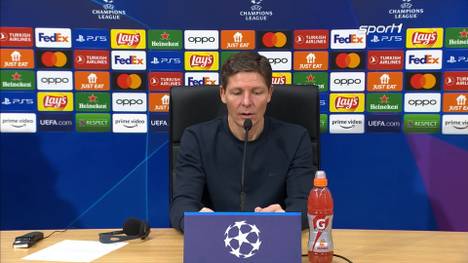 Eintracht Frankfurt hat vor dem Spiel gegen Neapel eine Systemumstellung vorgenommen. Trotzdem sieht er das Aus nicht aufgrund des neuen Systems. 