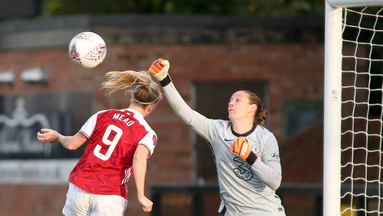 Ann-Katrin Berger (r.) hat in dieser Saison ligaweit die wenigsten Gegentore kassiert