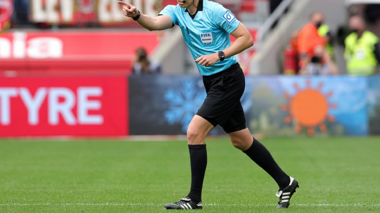 Deutscher Schiri pfeift beim Arab Cup