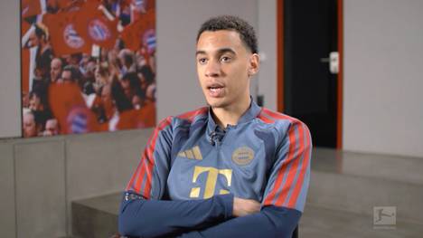 Wenn Jamal Musiala über Bayerns gefährliche Offensivreihe redet, gerät er ins Schwärmen.