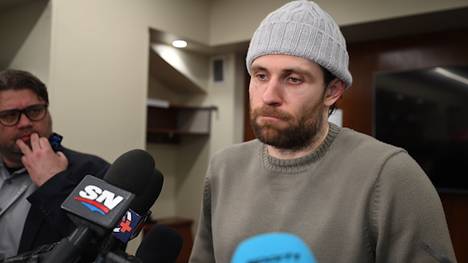 Die Edmonton Oilers scheiden nach zwei aufeinanderfolgenden Stanley-Cup-Finals bereits in der ersten Runde der NHL-Playoffs aus. Nach diesem unerwarteten Scheitern stellt sich nun die Frage, ob Leon Draisaitl für die deutsche Nationalmannschaft zur Weltmeisterschaft reisen wird.