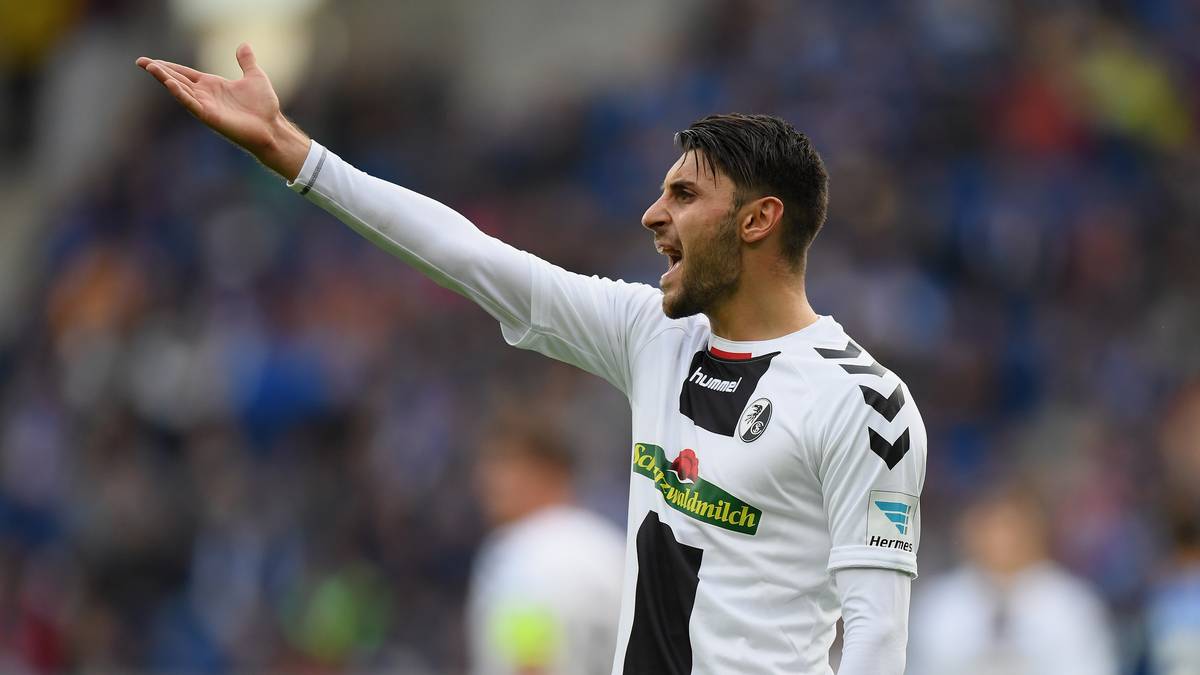 WAS MUSS PASSIEREN? Mit Vincenzo Grifo und Maximilian Philipp sind zwei absolute Leistungsträger weg. In der Offensive hat der SC dementsprechend dringend Nachholbedarf - und dank der insgesamt 26 Millionen Transfererlöse für die beiden Spieler auch das nötige Kleingeld 