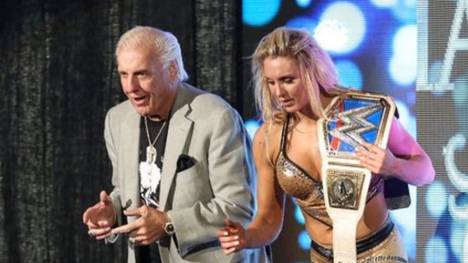 WCW-Legende Ric Flair trat bei WWE Starrcade an der Seite von Tochter Charlotte Flair auf