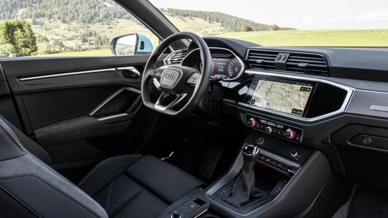 Auch hier ersetzt serienmäßig ein digitales Cockpit samt Riesen-Touchscreen viele kleine Knöpfe