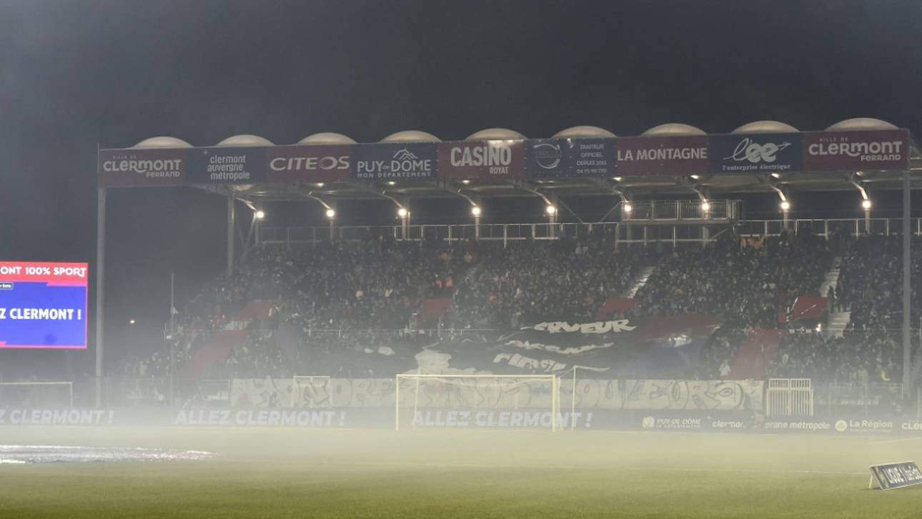 Tränengas: Spiel beginnt mit Verspätung