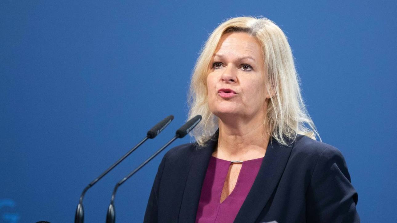 Innenministerin richtet Appell an FIFA