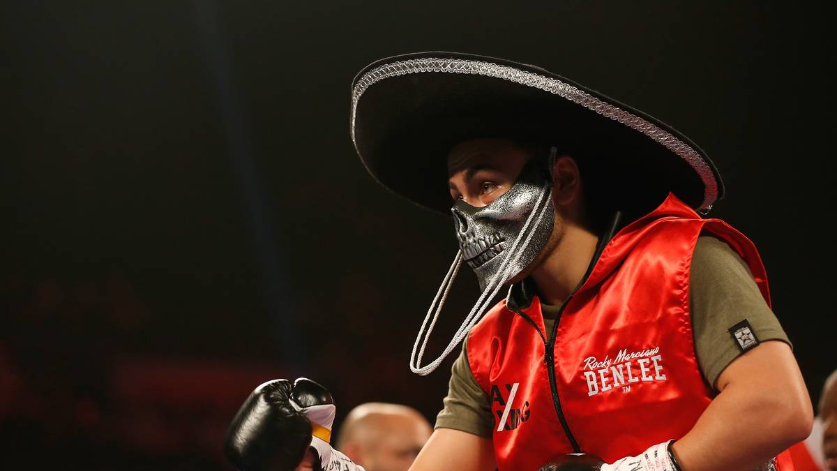 Aber Ilbay weiß: Boxen ist nicht nur Sport, sondern auch Show, also inszeniert sich "El Pistolero" auch entsprechend - sowohl bei seinen Kämpfen, als auch online