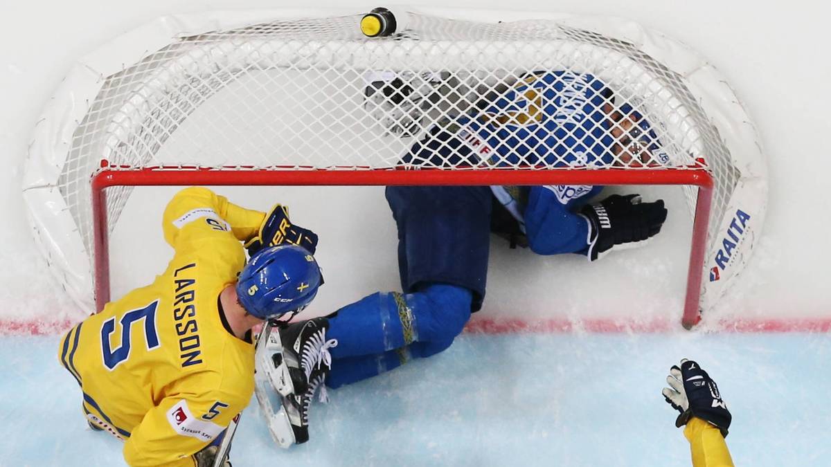 Auch der Aufsteiger hat seine Chancen. Blöd nur, wenn statt des Pucks plötzlich der Spieler selbst im Tor liegt