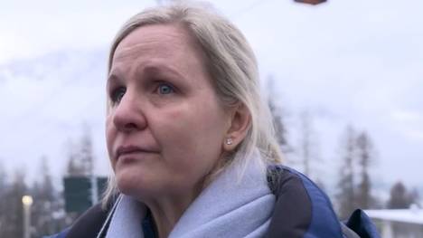 Der ukrainische Skeleton-Fahrer Vladyslav Heraskevych wurde aufgrund eines "politischen Zeichens" auf seinem Helm vom olympischen Wettbewerb ausgeschlossen. Die IOC-Präsidentin Kirsty Coventry erklärt diese Entscheidung und zeigt sich dabei selbst emotional. 