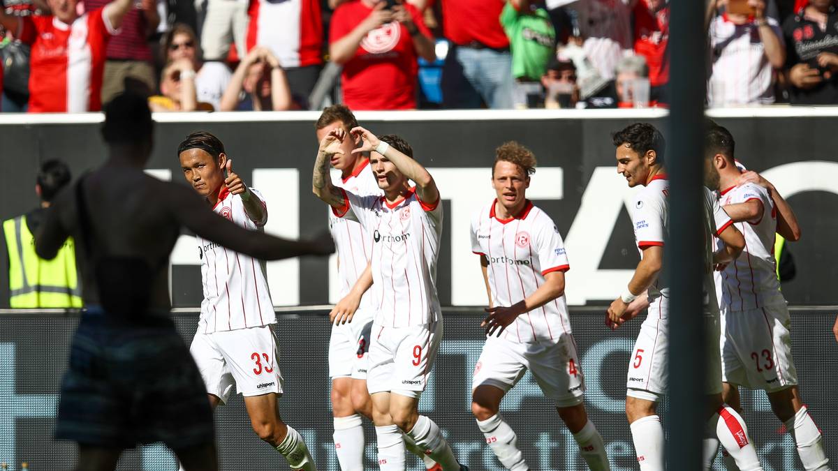 Benito Rahman lässt seine Farben nach dem Seitenwechsel jubeln, doch zum Sieg reicht es nicht. Kiel entführt mit dem 1:1 noch einen Punkt und sichert sich den Relegationsplatz
