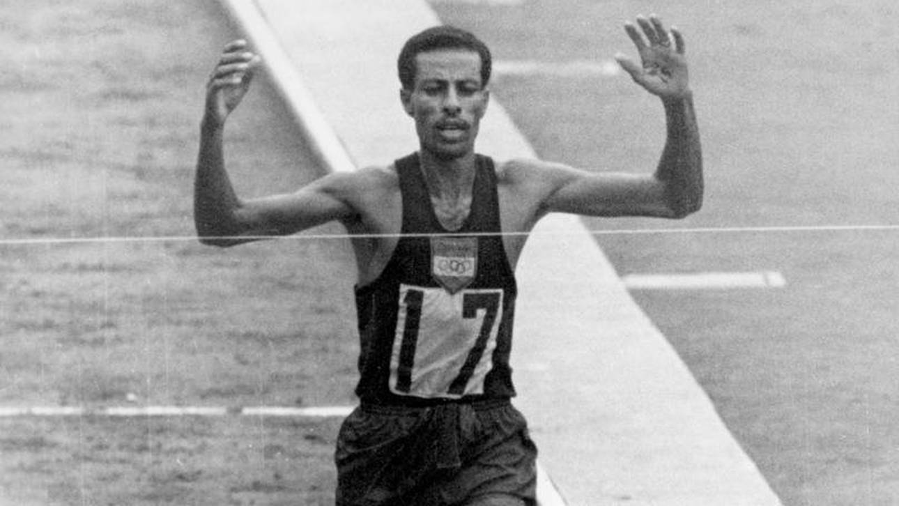 Abele Bikila siegte auch 1964 in Tokio