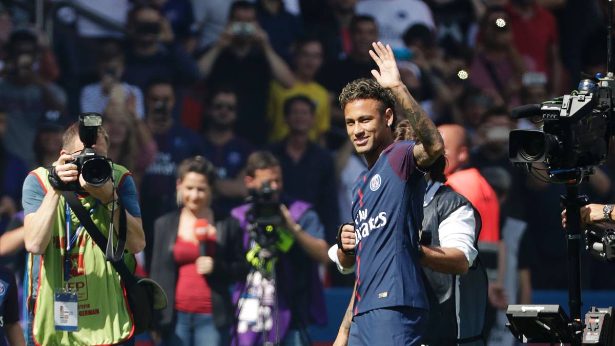 ...obwohl er für den anschließenden Saisonstart in der Ligue 1 gegen Aufsteiger SC Amiens noch keine Spielberichtigung besaß.