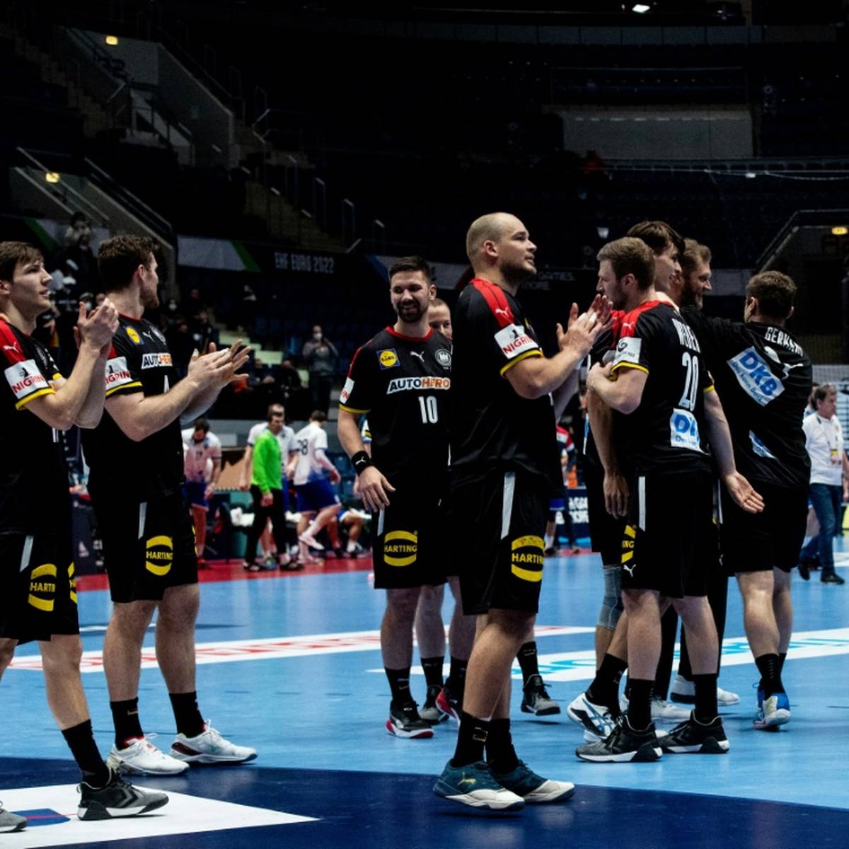 Die deutsche Handball-Nationalmannschaft beendet die Europameisterschaft in der Slowakei und Ungarn auf dem siebten Rang.