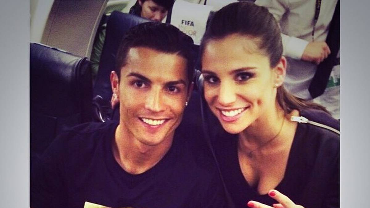 Die Trennung überwand er offenbar schnell. Erst gab es Gerüchte über eine Affäre mit Lucia Villalon, die bei Real Madrid TV arbeitete. Mittlerweile ist Villalon mit Ronaldos Ex-Mitspieler, dem Leverkusener Chicharito, zusammen