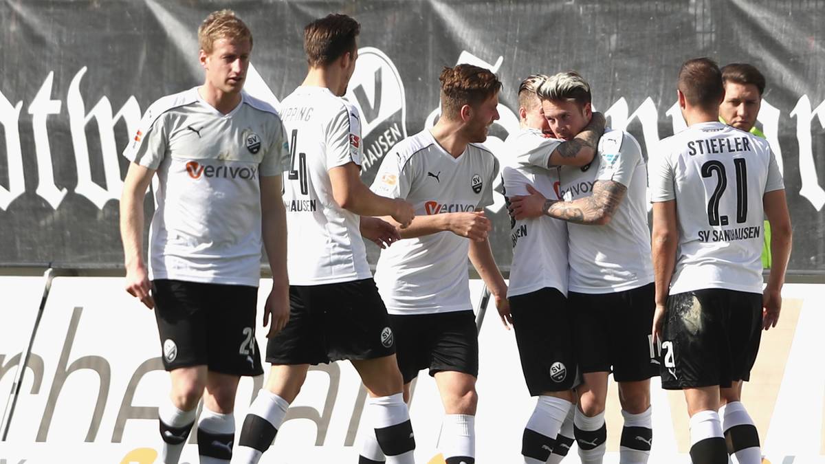 PLATZ 8 – SV SANDHAUSEN: Der kleine Klub aus dem Heidelberger Speckgürtel hat sich zum Gallien der zweiten Liga aufgeschwungen. Das kleine rebellische Dorf, das nicht aufhört gute Ergebnisse einzufahren. Ärgerte RB Leipzig zu deren Zweitligazeiten. Das gefällt Fußballdeutschland