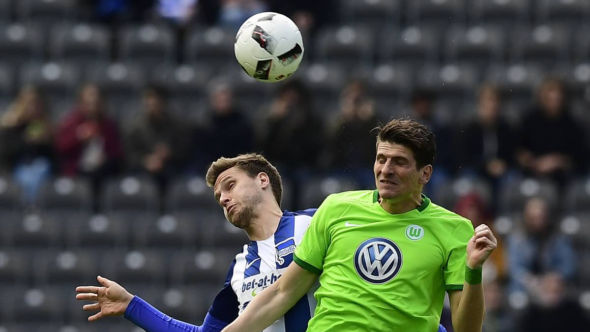 Auch Mario Gomez, der bereits von 2009 bis 2013 das Trikot des Rekordmeisters trug, soll wieder in der Verlosung sein. Sicher ist: Ein Stürmer wird so oder so kommen. Noch ein Jahr ohne Lewandowski-Ersatz wird es beim FC Bayern nicht geben