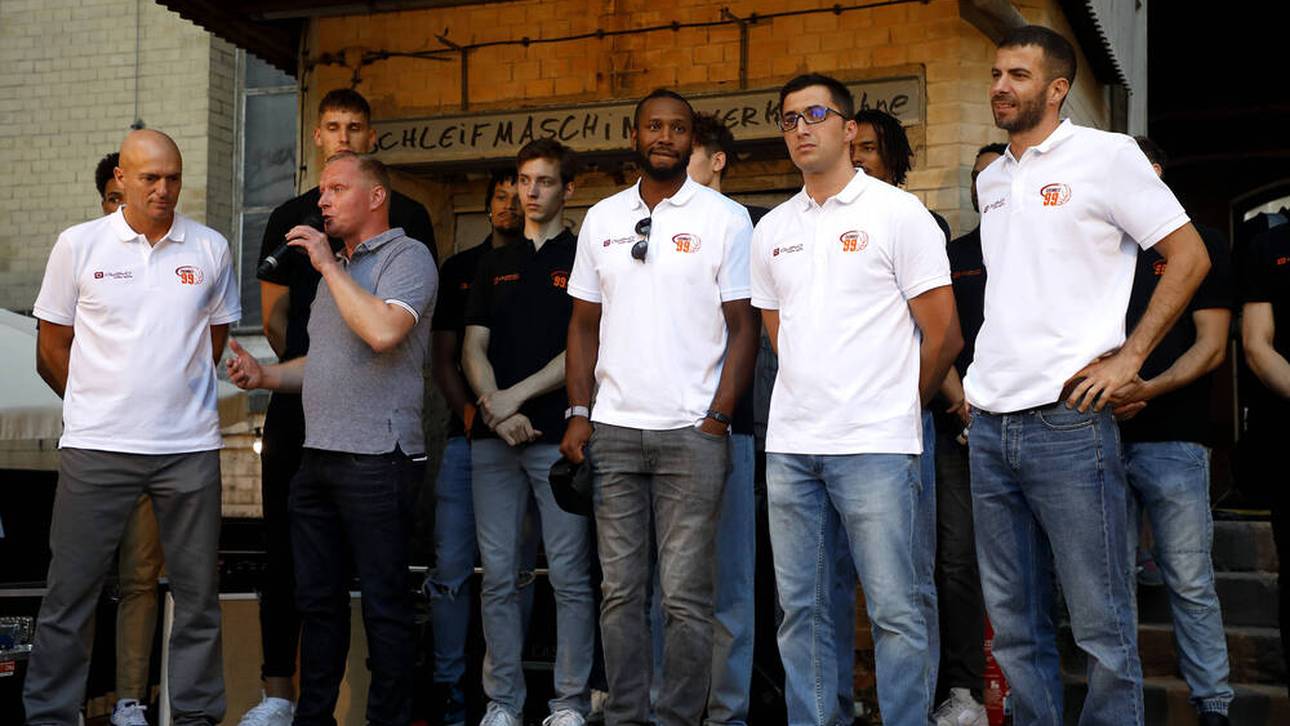 Ganzes Team positiv getestet