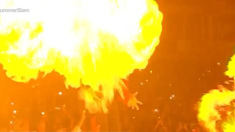 Zum ersten Mal seit dem Verrat von Judgment Day taucht Edge beim SummerSlam wieder bei WWE auf - und hilft Rey und Dominik Mysterio gegen die alten Kollegen.