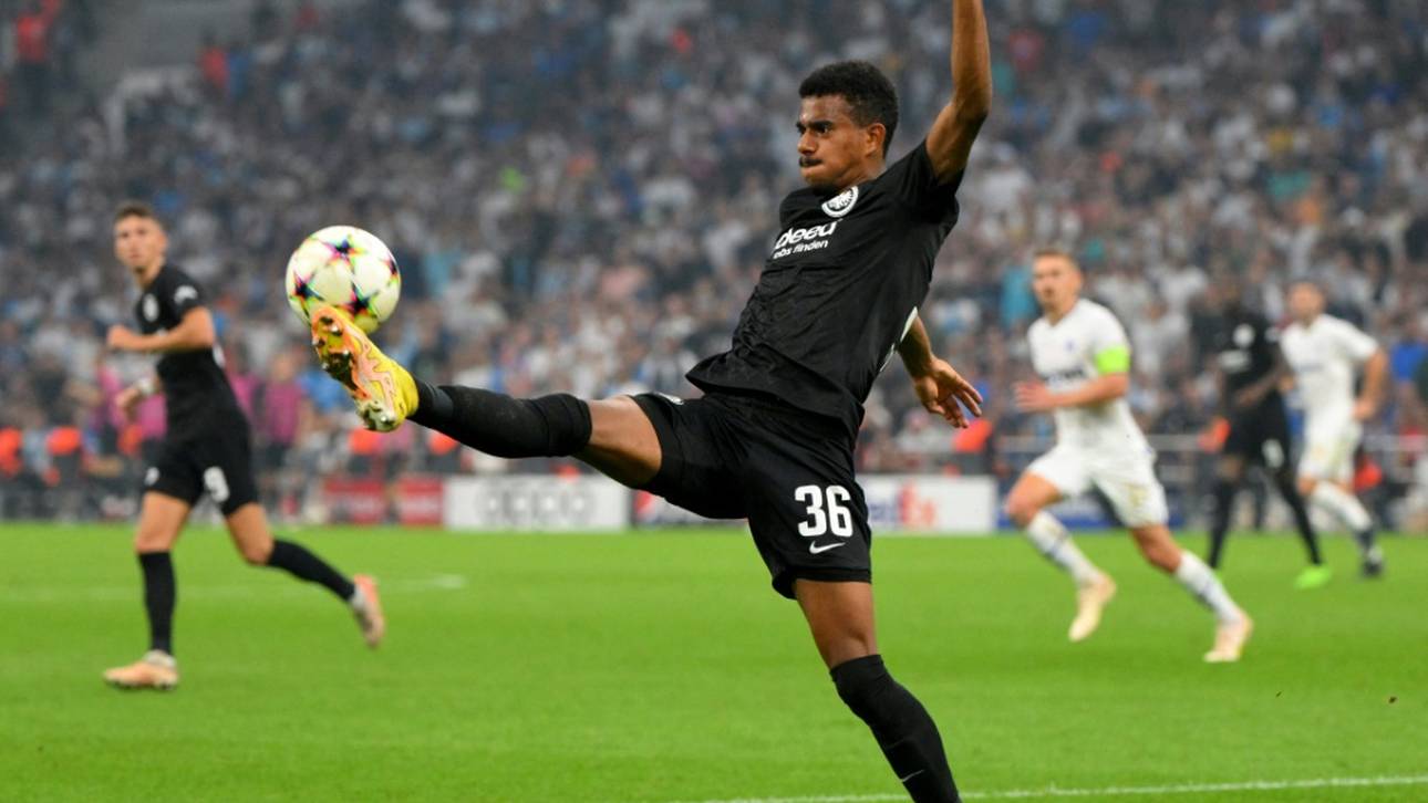 BVB-Leihgabe Knauff lässt Zukunft in Frankfurt offen