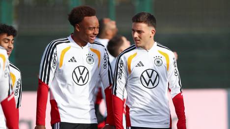 Julian Nagelsmann berichtet, wie sich die beiden Youngster Said El Mala und Assan Ouedraogo im Training geben. Obendrein erzählt er eine Anekdote zu den beiden, die ihm imponiert hat.