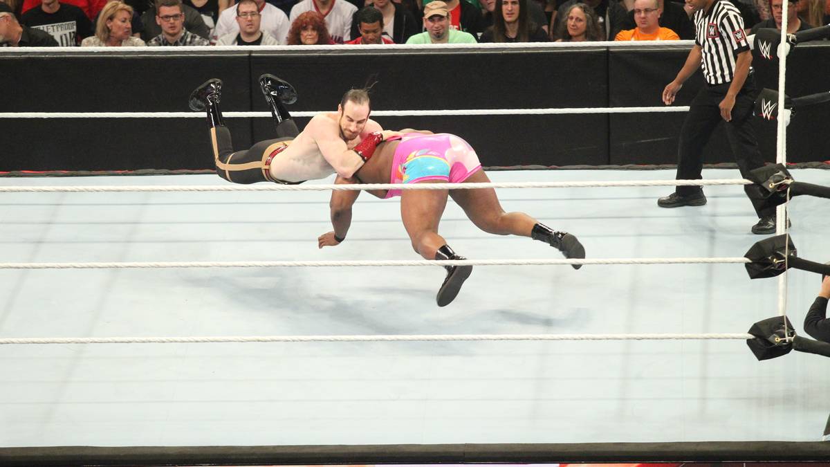 Die beiden wollen sich ebenfalls Gold sichern, es geht gegen The New Day um die Tag Team Titel