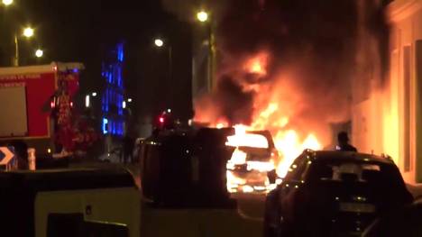 Während sich PSG im Champions-League-Finale gegen die Bayern mühte, kam es in Paris über Stunden zu heftigen Ausschreitungen. 