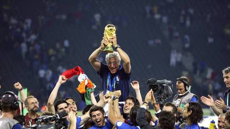Sein größter Erfolg als Trainer Marcello Lippi führt Italien zum WM-Titel