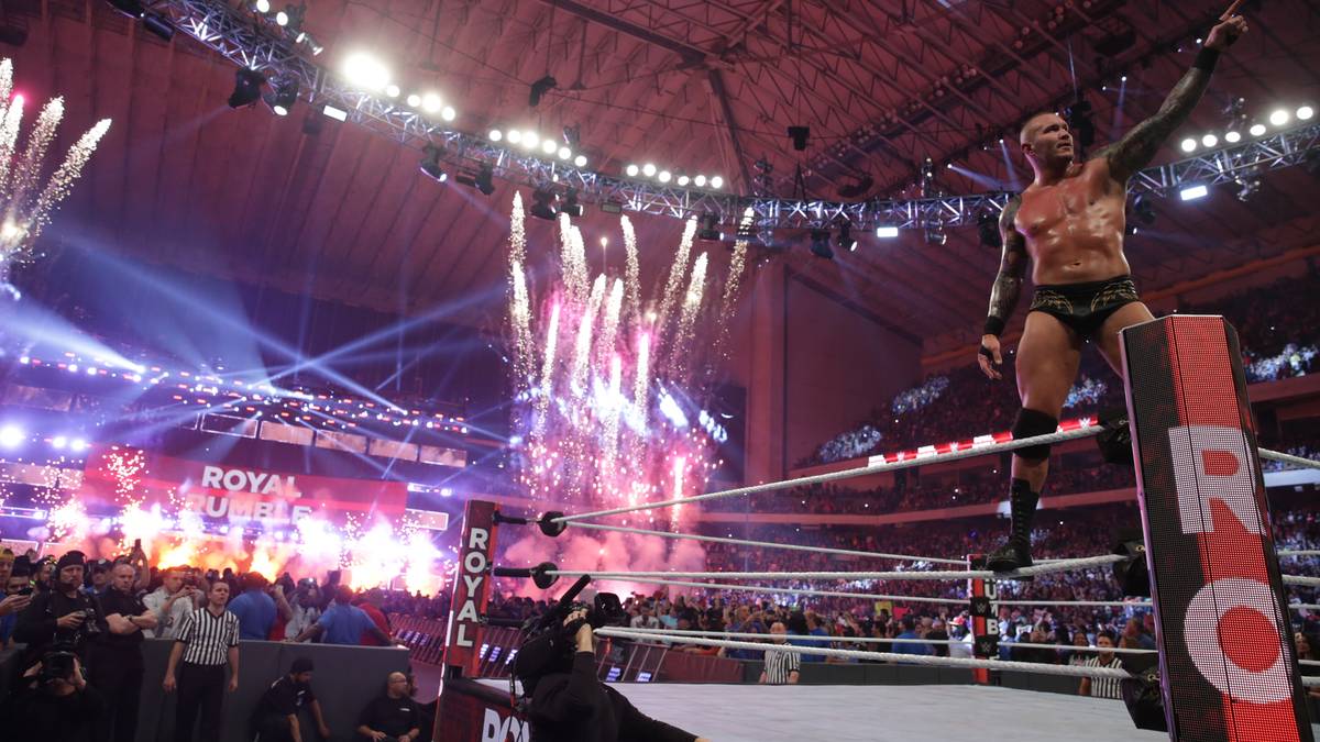 Die "Viper" wird mit einem abschließenden Feuerwerk gefeiert. Sie tritt bei WrestleMania gegen einen der dann amtierenden Champions an