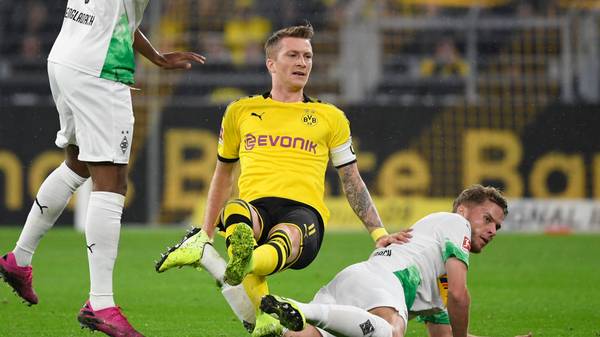 Dortmund's German forward Marco Reus and Moenchengladbach's Swiss defender Nico Elvedi (R) vie for the ball during the German first division Bundesliga football match BVB Borussia Dortmund v Borussia Moenchengladbach in Dortmund, western Germany on October 19, 2019. (Photo by Ina FASSBENDER / AFP) / RESTRICTIONS: DFL REGULATIONS PROHIBIT ANY USE OF PHOTOGRAPHS AS IMAGE SEQUENCES AND/OR QUASI-VIDEO (Photo by INA FASSBENDER/AFP via Getty Images)
