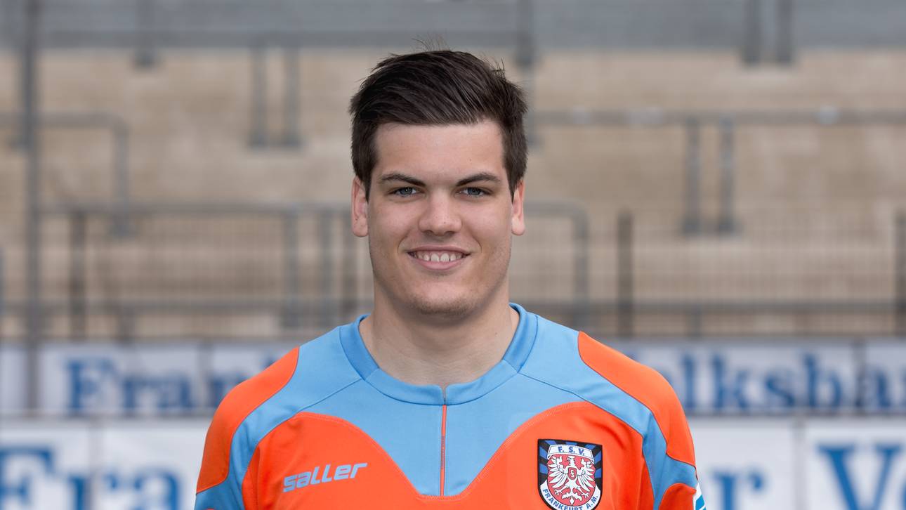 Frankfurt verlängert mit Torhüter