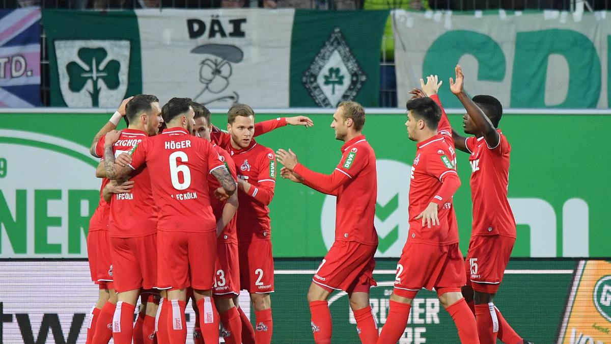 Auch den 4:0-Endstand besorgt der bärenstarke Cordoba. Hattrick! Schon Minuten vor dem Ende werden auf der Bank die Aufstiegs-Shirts verteilt