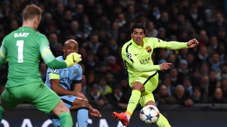 Luis Suarez erzielt das 1:0 für den FC Barcelona bei Manchester City
