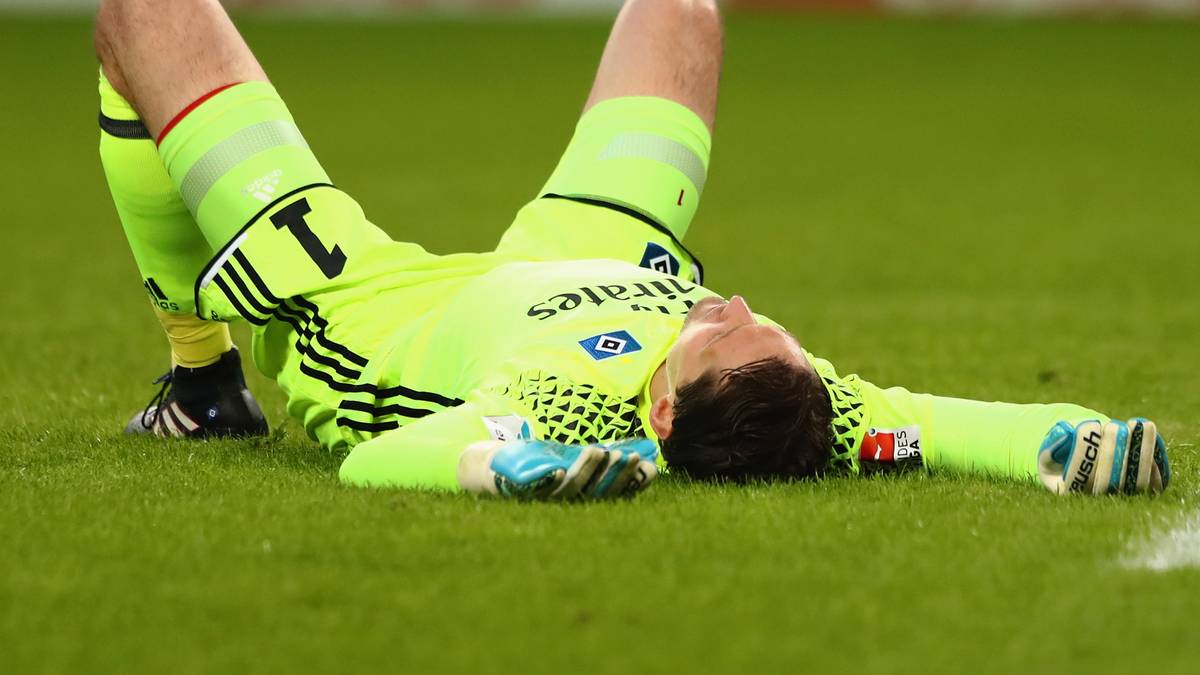 Rene Adler liegt danieder. Hat es für den HSV die nächste Niederlage gesetzt? Denkste. Aber den Norddeutschen wird erneut ein Treffer aberkannt, erneut wegen Abseits. Und erneut hat Aytekin Recht