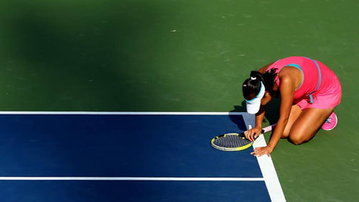 Heute stehen die Halbfinals der Damen an, von denen eines ein abruptes Ende findet und eine Spielerin bitterlich weinen lässt. SPORT1 hat die Bilder 