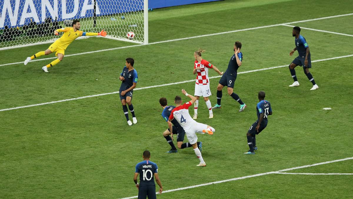 Die Kroaten lassen sich davon aber nicht unterkriegen und Ivan Perisic gelingt in der 28. Minute der Ausgleich