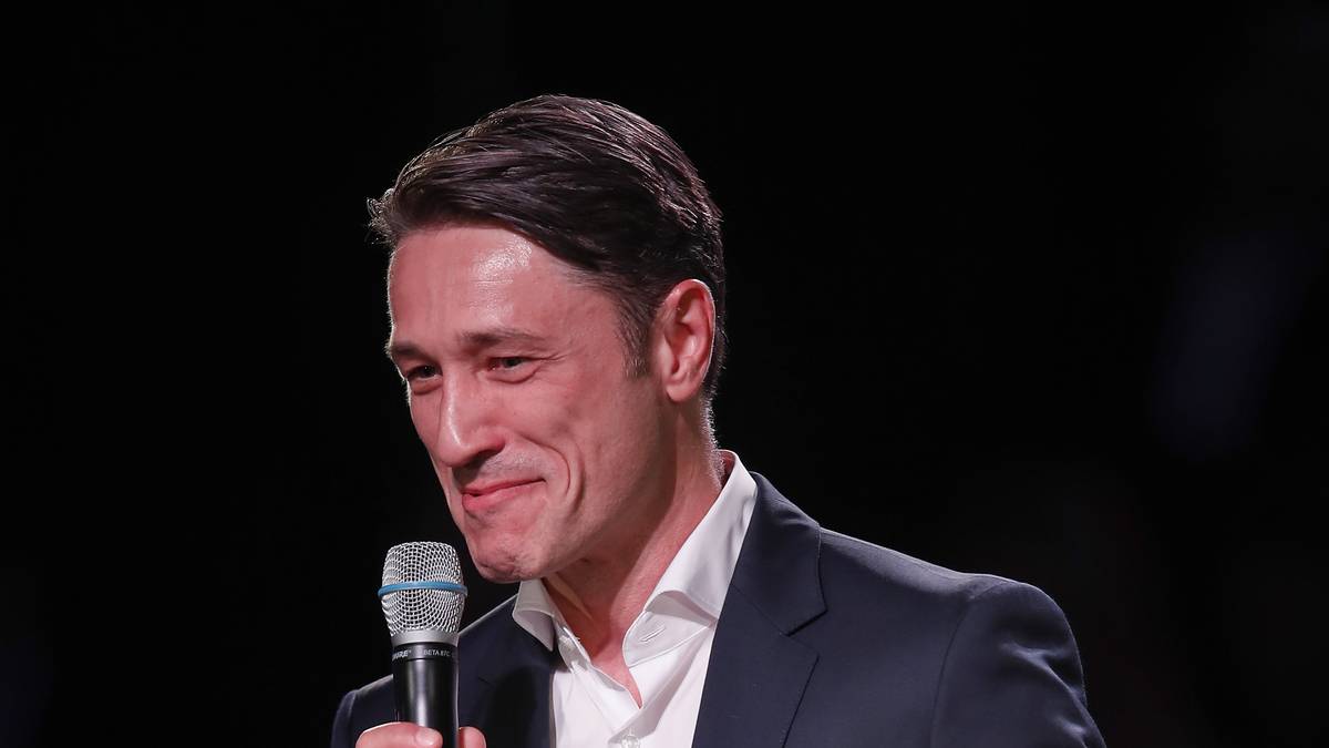 17. AUGUST: Noch bevor die Saison losgeht, spricht Kovac über sein gutes Verhältnis mit den Bayern-Bossen. "Ich bin sicher, dass Hoeneß und Rummenigge einen selbstbewussten Trainer und keinen Jasager wollen“, sagt er in der "Süddeutschen Zeitung".
