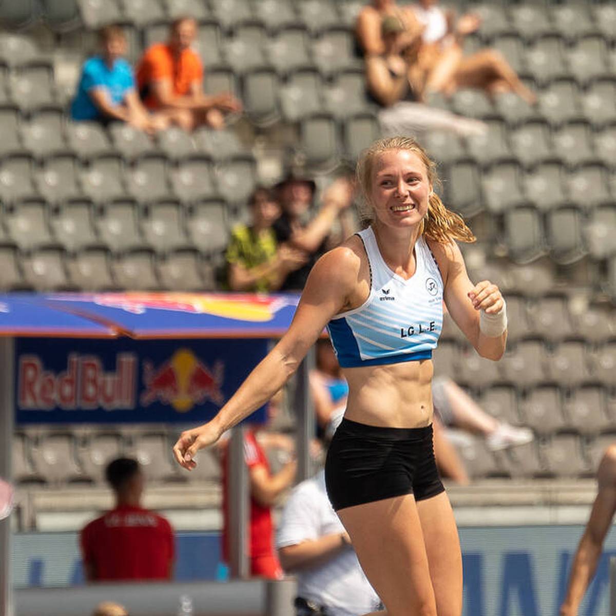 Bei den deutschen Leichtathletik-Meisterschaften hat Anjuli Knäsche völlig überraschend den Titel gewonnen. Dabei hatte die Stabhochspringerin bereits mit ihrer Laufbahn abgeschlossen.