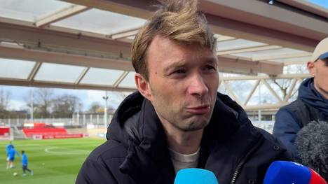 Die Diskussionen um die Schiedsrichterleistung in der Partie zwischen Leverkusen und dem FC Bayern halten an. Nach der starken Kritik von Uli Hoeneß kontert nun Leverkusen-Geschäftsführer Simon Rolfes.