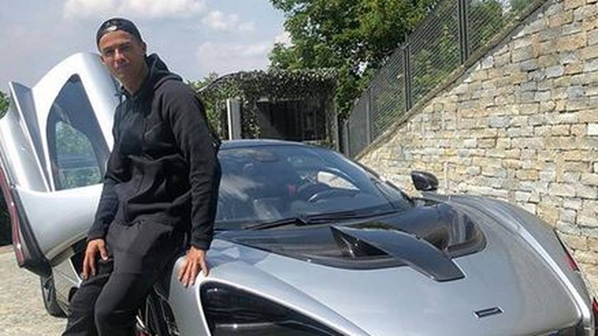 Das limitierte Senna-Auto ist das dritte Modell der Ultimate-Serie zu Ehren der Formel-1-Legende Ayrton Senna. Wert ist das silbernde Schmuckstück mit Flügeltüren übrigens laut "Sun" "nur" 800.000 Euro