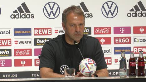 Auf der DFB-Pressekonferenz spricht Hansi Flick darüber, was Real-Neuzugang Antonio Rüdiger so besonders macht und weshalb die Nationalmannschaft nicht auf ihn verzichten kann. 