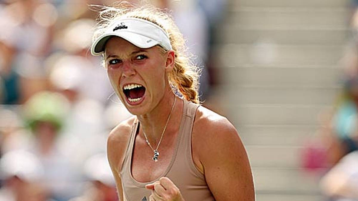 Caroline Wozniacki profitiert von der Aufgabe ihrer Gegnerin