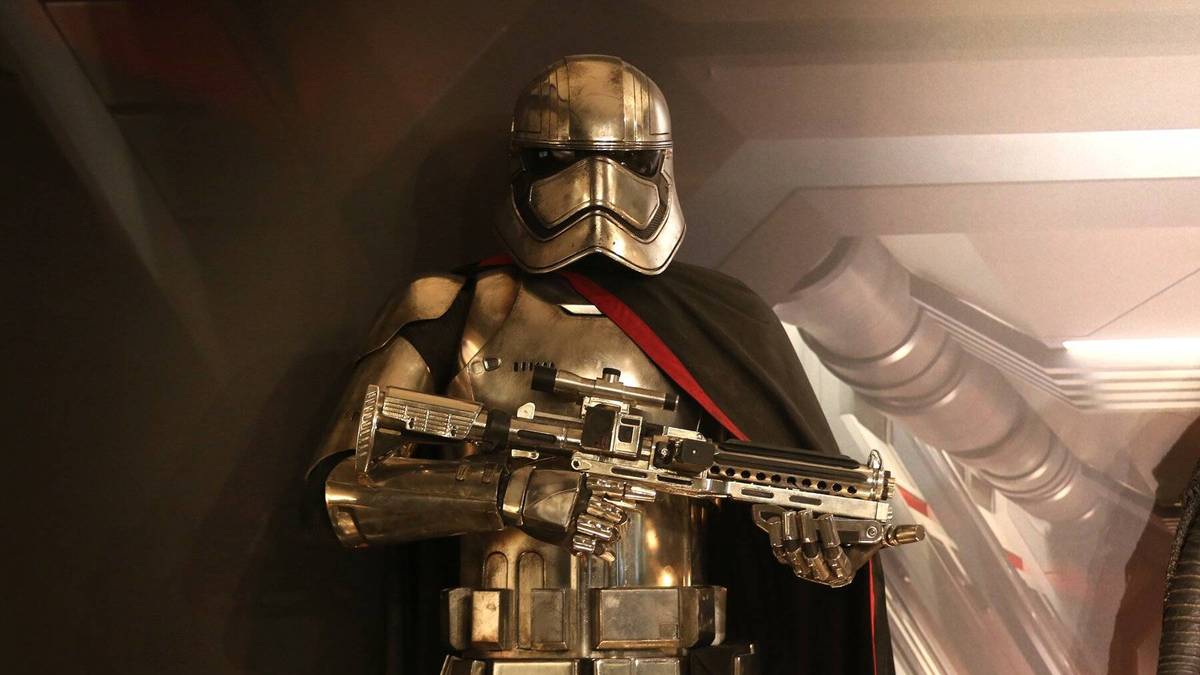 CAPTAIN PHASMA: Die Klonkrieger wie Captain Phasma sind die loyalen Soldaten des Imperiums in Star Wars. Sie beherrschen ihren Job und gehen hochprofessionell der gestellten Aufgabe nach. Außerdem tragen sie dabei immer ihren charakteristischen Helm