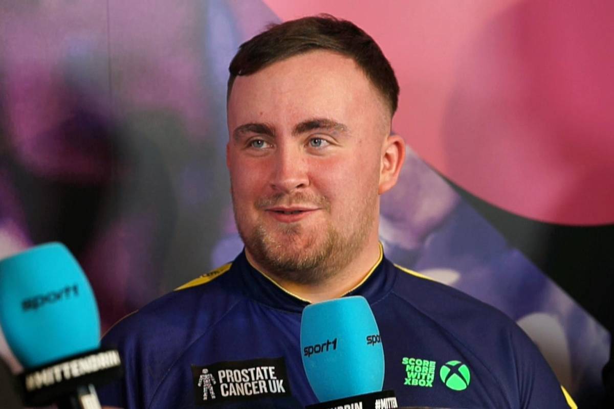 Luke Littler gewinnt bei der Darts WM 2025 gegen Ryan Meikle und bricht auf der Bühne in Tränen aus. Im Sport1-Interview erklärt er, wie es dazu kam.