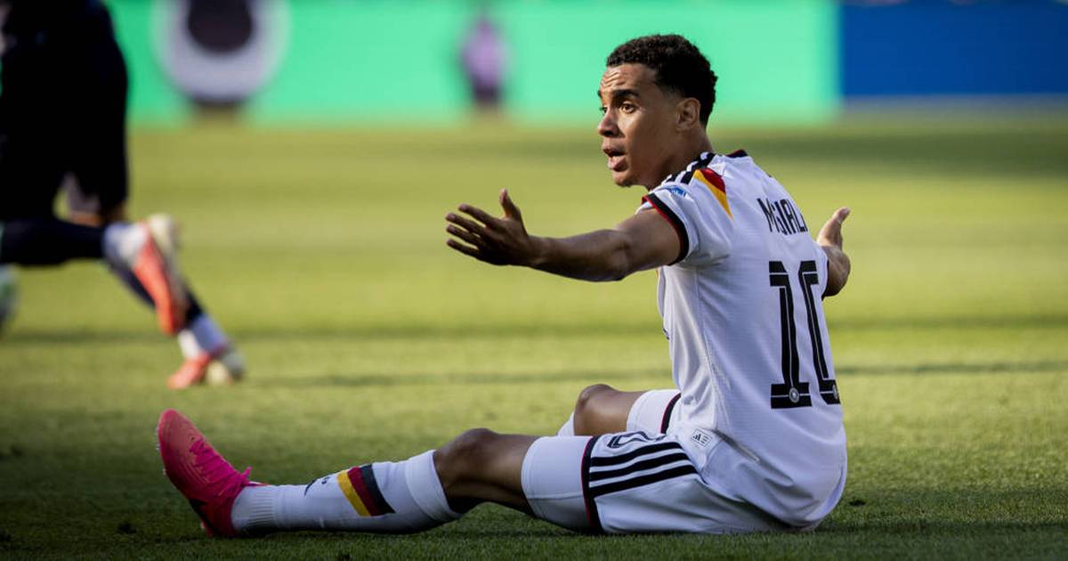 Jamal Musiala: Schweinsteiger asks Kahn a sensitive question