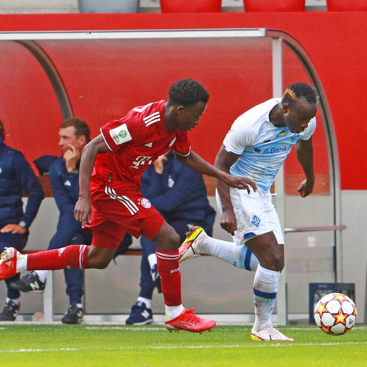 Halb Europa jagt Afrika-Juwel Samba Diallo. Der senegalesische U20-Nationalspieler soll auch beim FC Bayern, Borussia Dortmund und RB Leipzig im Gespräch sein.
